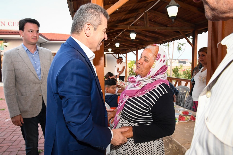 Vali Dr. Turan Ergün, Uşak Işık Çakır Sultan Cemevi'nde Düzenlenen Muharrem Ayı İftar Programına Katıldı - 451043105 789192510051620 2135304572623814242 n