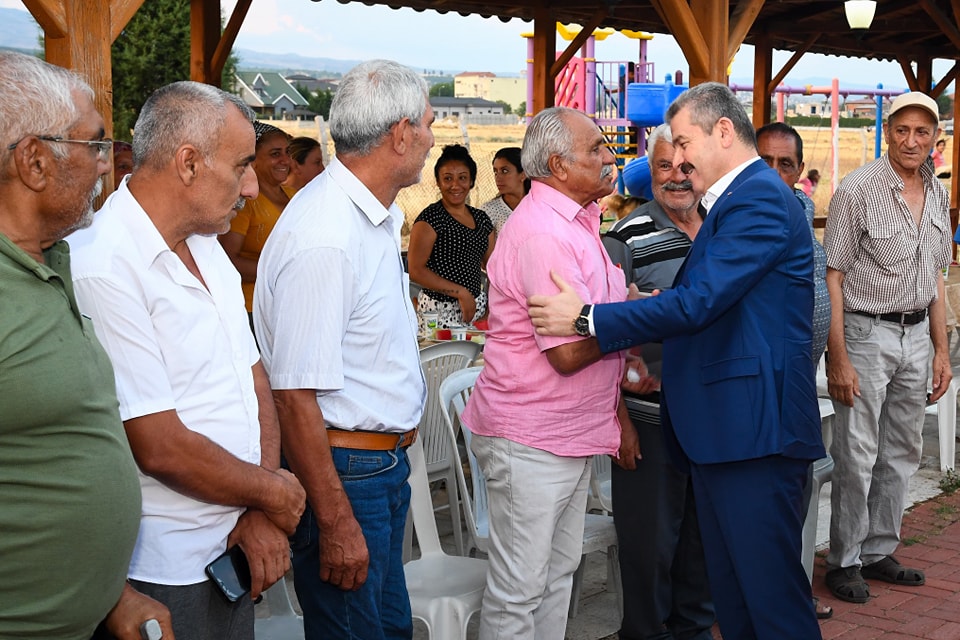 Vali Dr. Turan Ergün, Uşak Işık Çakır Sultan Cemevi'nde Düzenlenen Muharrem Ayı İftar Programına Katıldı - 451054028 789192483384956 8497961066292757686 n