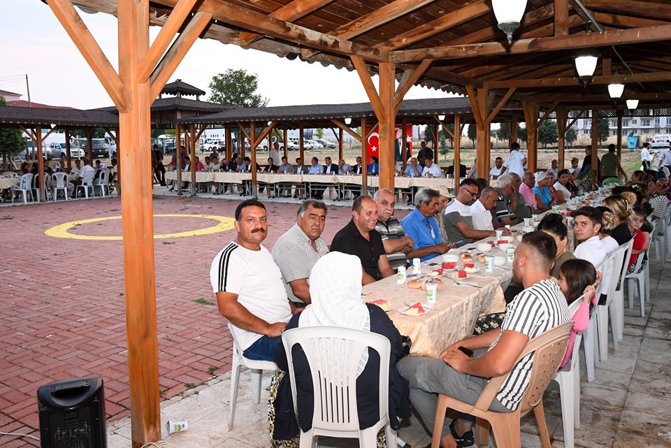 Vali Dr. Turan Ergün, Uşak Işık Çakır Sultan Cemevi'nde Düzenlenen Muharrem Ayı İftar Programına Katıldı - 451096246 789192690051602 6290635273498851992 n