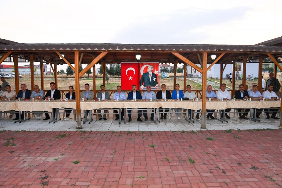 Vali Dr. Turan Ergün, Uşak Işık Çakır Sultan Cemevi'nde Düzenlenen Muharrem Ayı İftar Programına Katıldı - 451256834 789192573384947 6571882522378721586 n