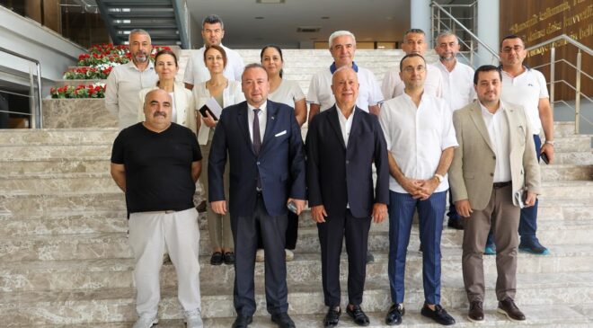 Uşak Belediye Başkanı Özkan Yalım, Belediye Başkan Yardımcıları ile Uşak Organize Sanayi Bölgesi Yetkililerini Ziyaret Etti