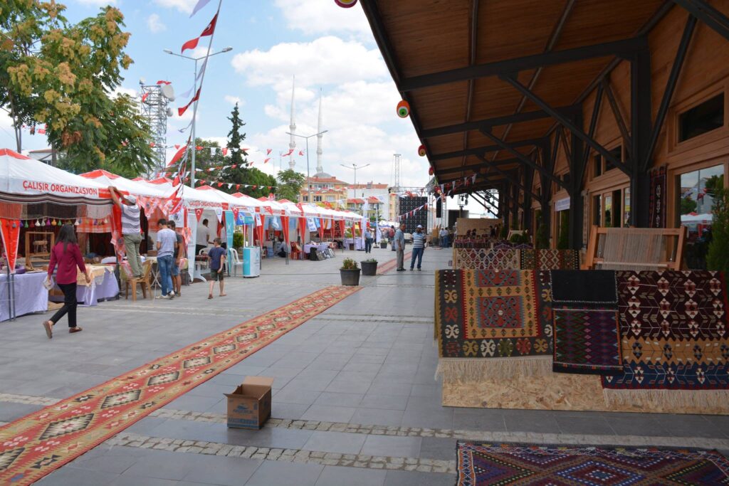 Uşak Eşme'de 26. Uluslararası Kilim Kültür Festivali Başlıyor - 453502043 1093840652174335 1265030066380554551 n