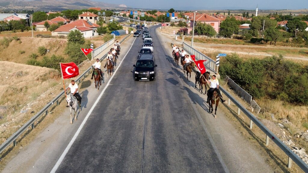 Eşme'de Kilim Ustalarının El Emeği Göz Nuru Eserleri Ve Birbirinden Renkli Etkinliklerle Dolu Bir Festivale Merhaba Dendi