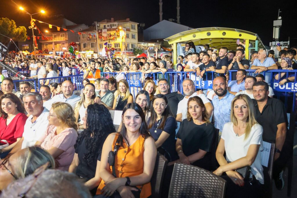 Cengiz Kurtoğlu, Eşme 26. Uluslararası Turistik Kilim Festivali’nde Muhteşem Bir Final Yaptı" - 456921980 831326579184181 4358101117958572107 n