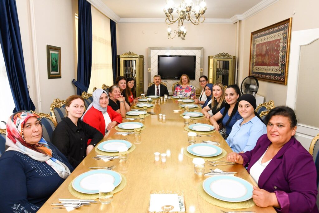 Vali Dr. Turan Ergün ve Eşi Hülya Ergün Hanımefendi Kadın Muhtarları Ağırladı. - muhtar 1