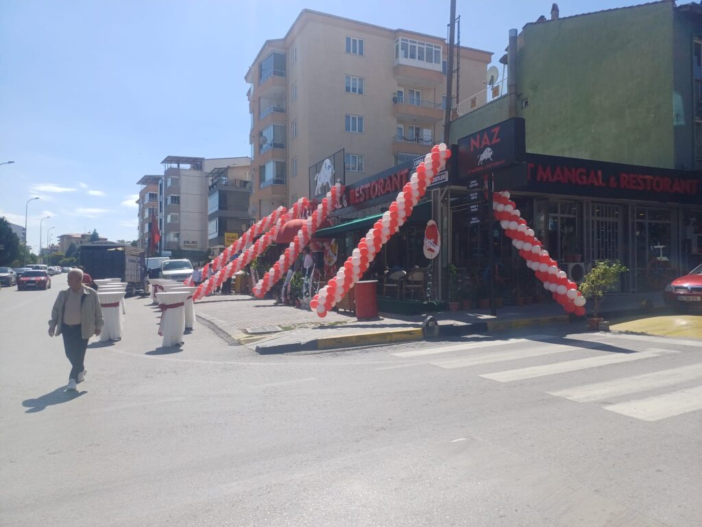 Uşak’ta İktidar ve Muhalefeti Bir Araya Getiren Restoran Açılışı