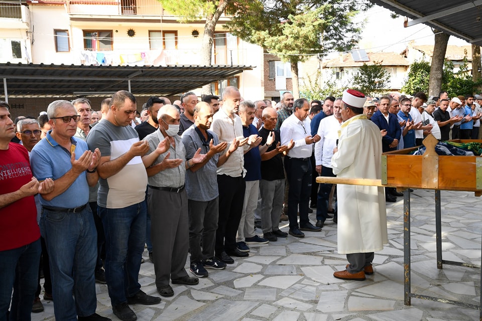 Uşak Valisi Dr. Turan Ergün, PTT Genel Müdürü Hakan Gülten’in Babaannesinin Cenaze Törenine Katıldı - 459437448 828425666128304 6781613692503186195 n