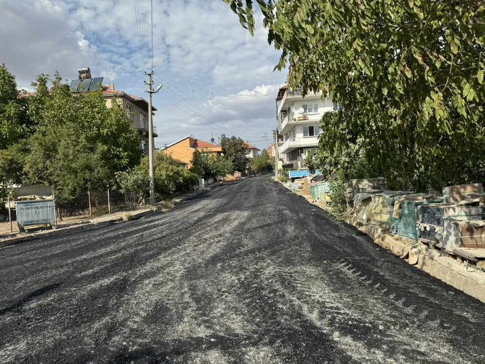 Ulubey Belediye Başkanı Veli Koçlu, İlçede Altyapı ve Doğalgaz Çalışmalarının Ardından Yol Onarım ve Yeniden Yapım Sürecini Hızlandırdı