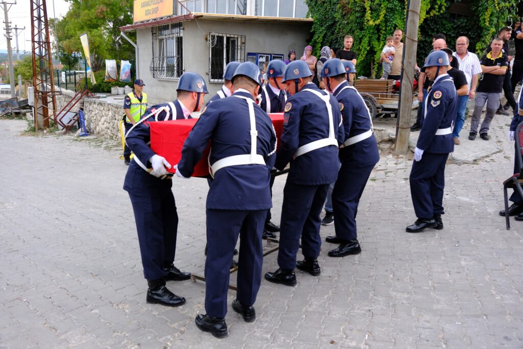 Uşak Milletvekili Op. Dr. Ali Karaoba, Uzman Çavuş Ünal Can Özdemir’in Cenaze Törenine Katıldı - 459831837 8423833410971313 2813646215657433599 n