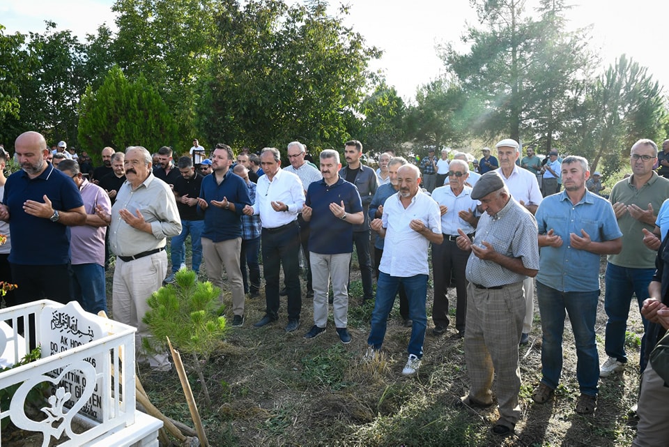 Uşak Valisi Dr. Turan Ergün, PTT Genel Müdürü Hakan Gülten’in Babaannesinin Cenaze Törenine Katıldı - 460023158 828425719461632 3559353423647725599 n