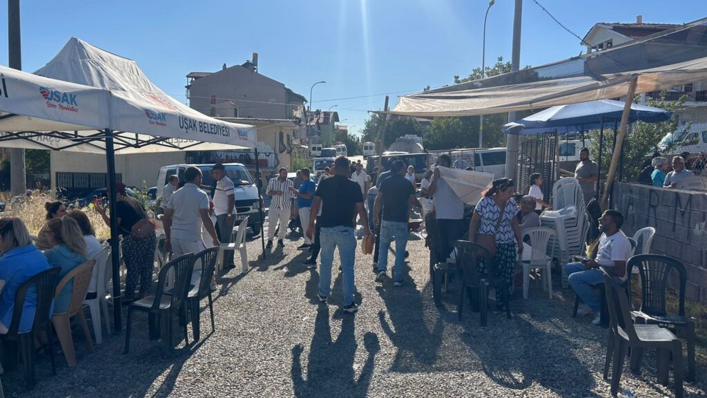 Uşak Milletvekili Op. Dr. Ali Karaoba, Berivan’ın Ailesine Taziye Ziyaretinde Bulundu