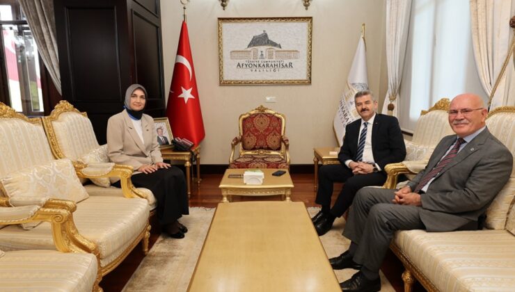 Uşak Valisi Dr. Turan Ergün ve Uşak Üniversitesi Rektörü Prof. Dr. Ekrem Savaş’tan Afyonkarahisar Valisi Doç. Dr. Kübra Güran Yiğitbaşı’na Ziyaret