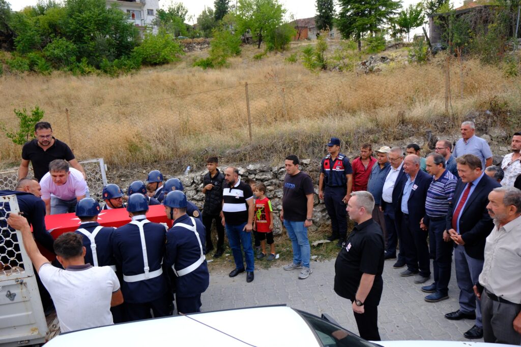 Uşak Milletvekili Op. Dr. Ali Karaoba, Uzman Çavuş Ünal Can Özdemir’in Cenaze Törenine Katıldı - 460343030 8423836470971007 745361349515561400 n