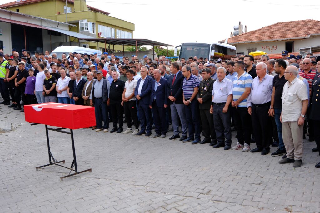 Uşak Milletvekili Op. Dr. Ali Karaoba, Uzman Çavuş Ünal Can Özdemir’in Cenaze Törenine Katıldı - 460440706 8423836057637715 8078720876921900234 n