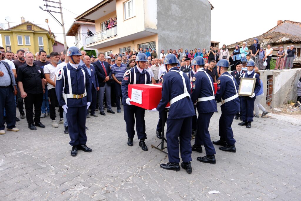 Uşak Milletvekili Op. Dr. Ali Karaoba, Uzman Çavuş Ünal Can Özdemir’in Cenaze Törenine Katıldı - 460462936 8423835290971125 6947385047187278998 n