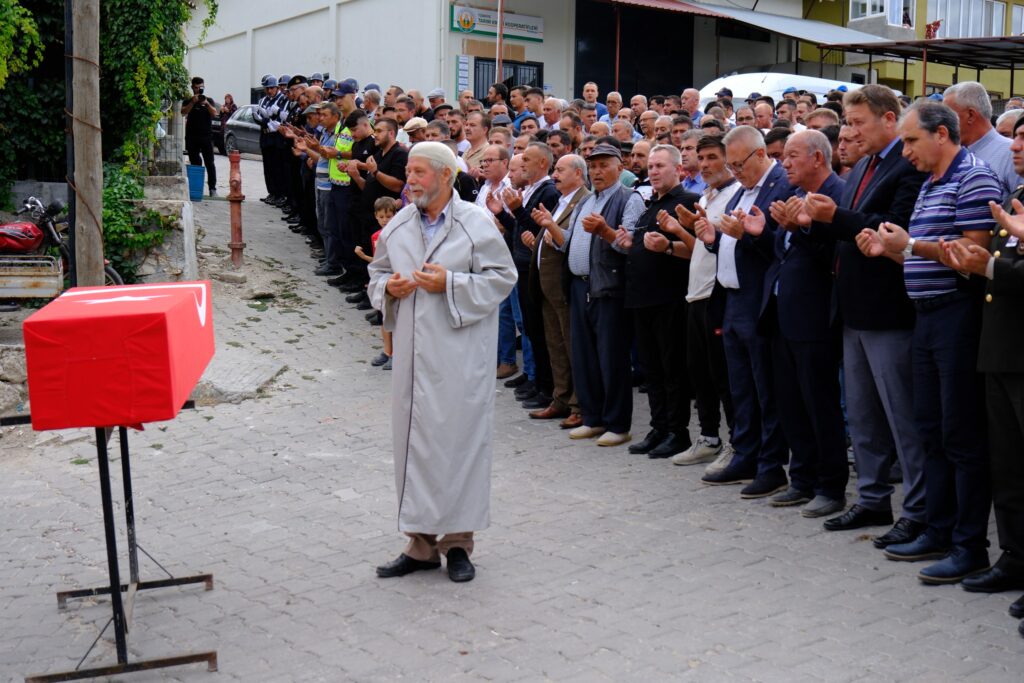 Uşak Milletvekili Op. Dr. Ali Karaoba, Uzman Çavuş Ünal Can Özdemir’in Cenaze Törenine Katıldı - 460475172 8423836667637654 4305662597533750669 n