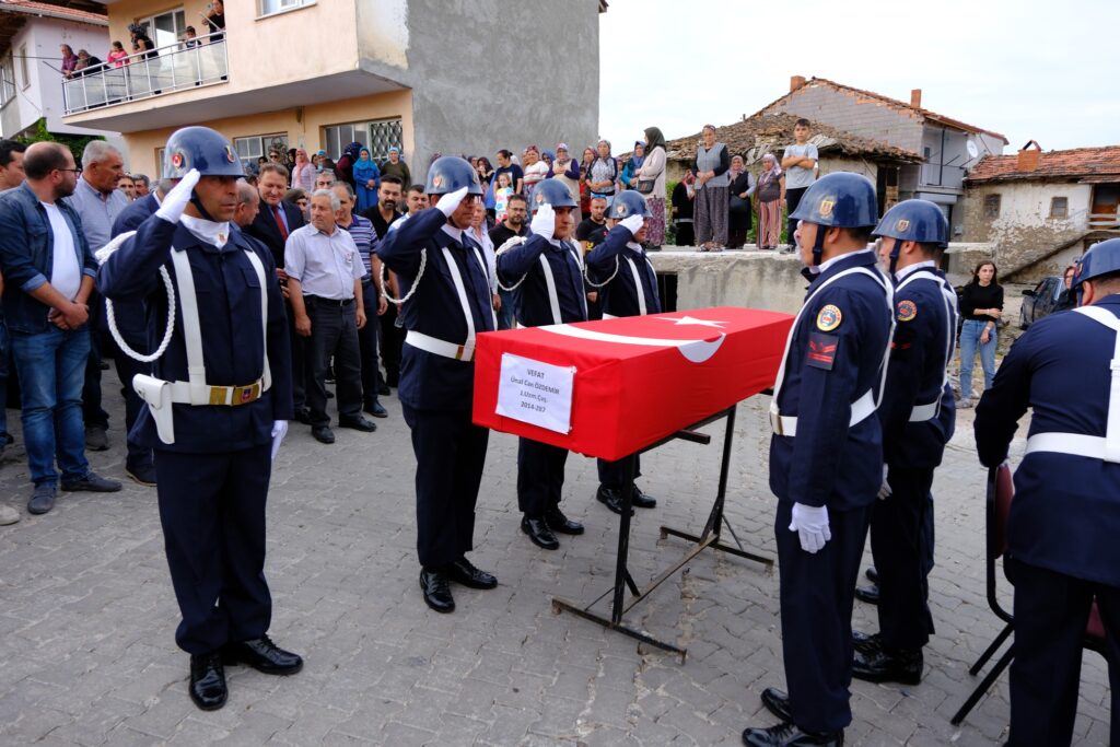 Uşak Milletvekili Op. Dr. Ali Karaoba, Uzman Çavuş Ünal Can Özdemir’in Cenaze Törenine Katıldı - 460524305 8423833097638011 5035374976566000772 n