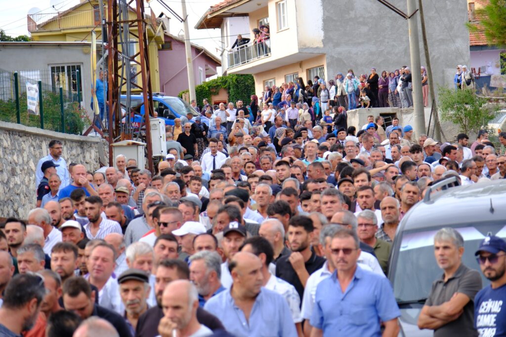 Uşak Milletvekili Op. Dr. Ali Karaoba, Uzman Çavuş Ünal Can Özdemir’in Cenaze Törenine Katıldı - 460626805 8423836350971019 6315616490906112505 n