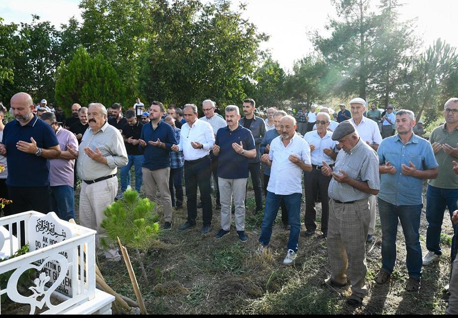 Uşak Valisi Dr. Turan Ergün, PTT Genel Müdürü Hakan Gülten’in Babaannesinin Cenaze Törenine Katıldı