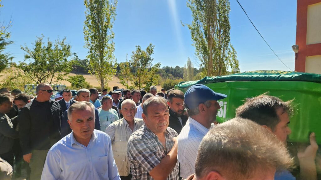 Uşak’ta AK Parti İl Başkanı Himmet Yaşar’ın Babaannesine Son Veda - 1e9d0ed5 df3b 4443 a3b9 737c9d9e9a9c