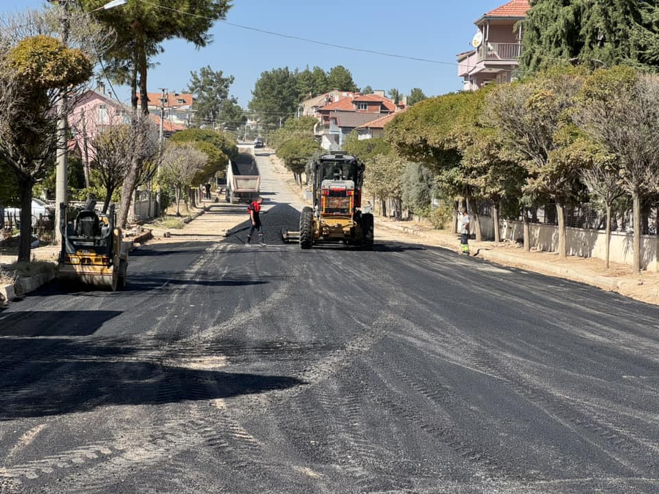 Ulubey Belediyesi, Asfalt Yenileme Çalışmalarını Tamamladı: İlçe Genelinde Yol Bakım ve Onarım Çalışmaları Devam Ediyor - 461982485 10162029045877080 6883495697007905144 n