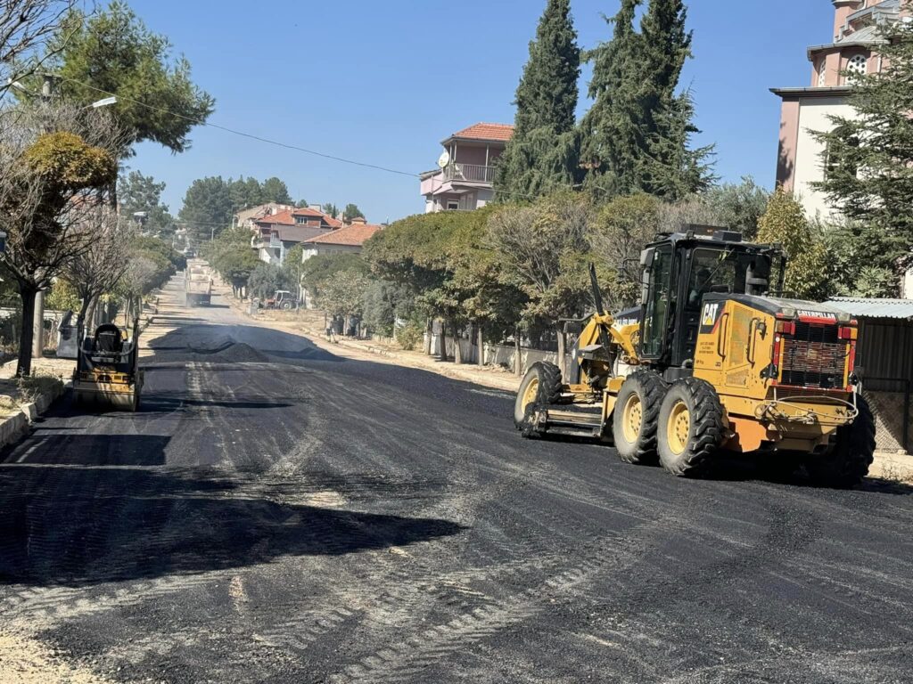 Ulubey Belediyesi, Asfalt Yenileme Çalışmalarını Tamamladı: İlçe Genelinde Yol Bakım ve Onarım Çalışmaları Devam Ediyor - 462195998 10162029046857080 7406000973467124740 n