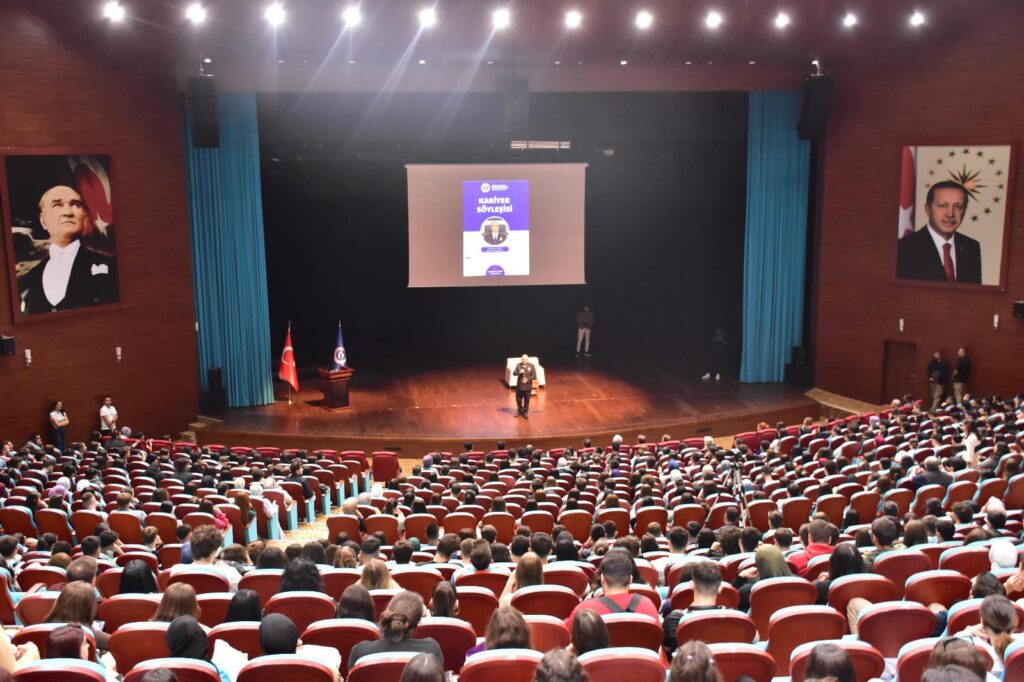 Uşak Üniversitesi’nde Kariyer Söyleşisi: Uşak İl Emniyet Müdürü Mehmet Ali Kolcu, Öğrencilerle Buluştu - 463384559 950687620421012 2098915959260652906 n