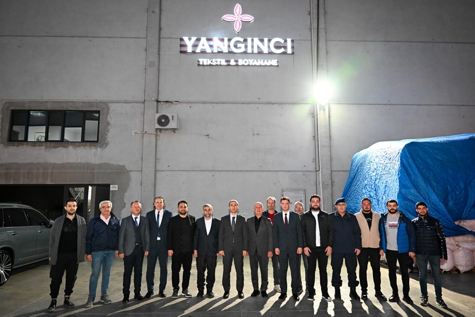 Uşak Valisi Dr. Naci Aktaş'tan Yangıncı Tekstil Fabrikası Ziyareti: Üretim Süreçlerine Yerinde İnceleme