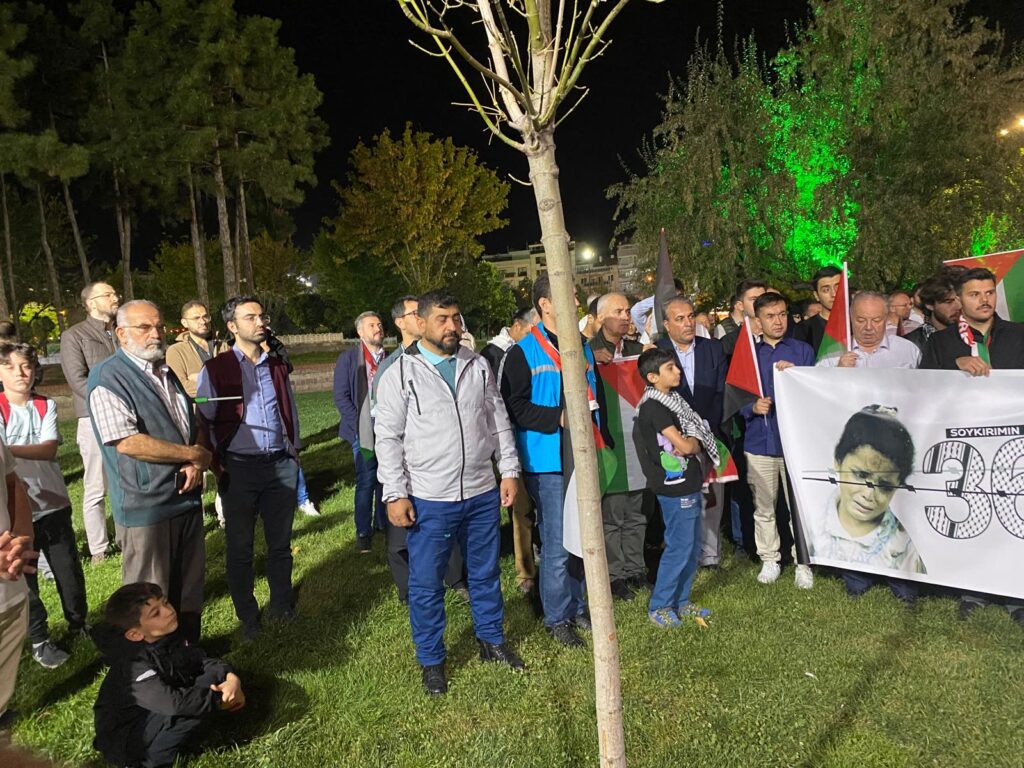 Uşak'ta Sivil Toplum Kuruluşları İsrail'i Protesto Etti: Gazze'deki Zulme Karşı Binler Atapark'ta Toplandı - 90b53f87 5747 45f1 8fb7 d44156200289