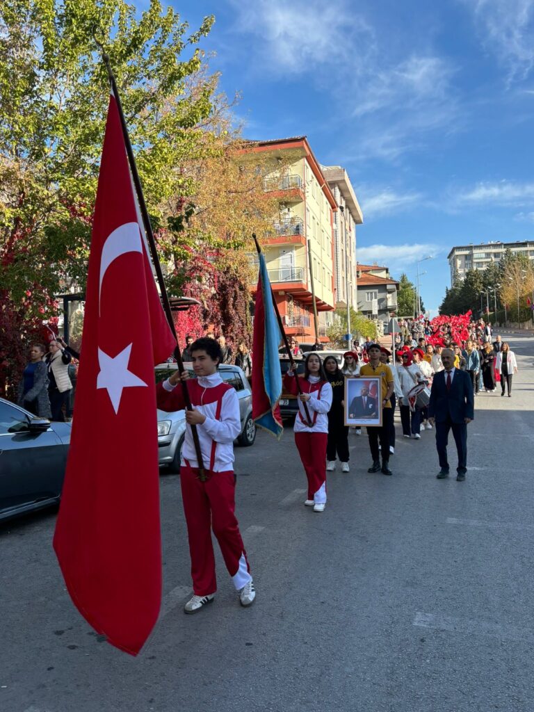 Cumhuriyet Bayramı Uşak Mehmet Sesli Ortaokulu’nda Coşkuyla Kutlandı - a6366c47 58e7 4a9b 9b66 25b143615ee9