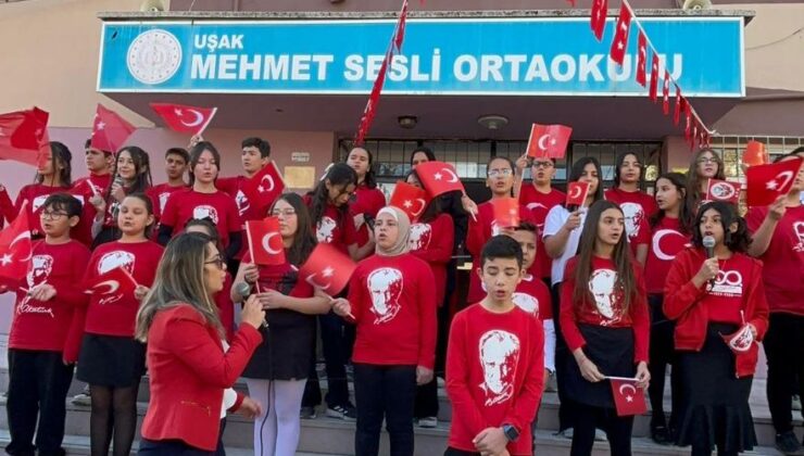 Cumhuriyet Bayramı Uşak Mehmet Sesli Ortaokulu’nda Coşkuyla Kutlandı