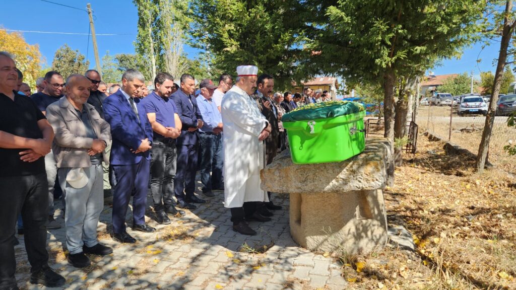 Uşak’ta AK Parti İl Başkanı Himmet Yaşar’ın Babaannesine Son Veda - d5991242 583d 4792 a6bc c7c322ecd440