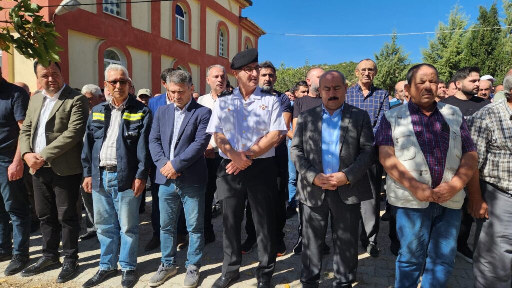 Uşak’ta AK Parti İl Başkanı Himmet Yaşar’ın Babaannesine Son Veda - d5d7093d 4fd1 4be3 91f9 2429bdbbdaae