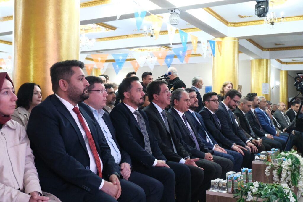 AK Parti Uşak Merkez İlçe 8. Olağan Genel Kurulu Nihat Zeybekçi’nin Katılımıyla Gerçekleşti - da801ebb 088c 4b21 911a 44405ad3cce6