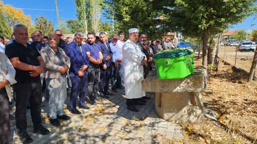 Uşak’ta AK Parti İl Başkanı Himmet Yaşar’ın Babaannesine Son Veda - e3f3f2ea 9c8b 453d 8f24 d54f6af98232