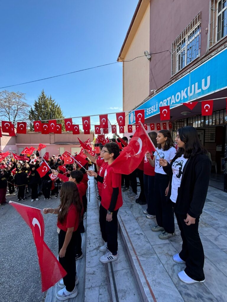 Cumhuriyet Bayramı Uşak Mehmet Sesli Ortaokulu’nda Coşkuyla Kutlandı - f02f1a99 c95f 46e6 8f2a ec20dae80394