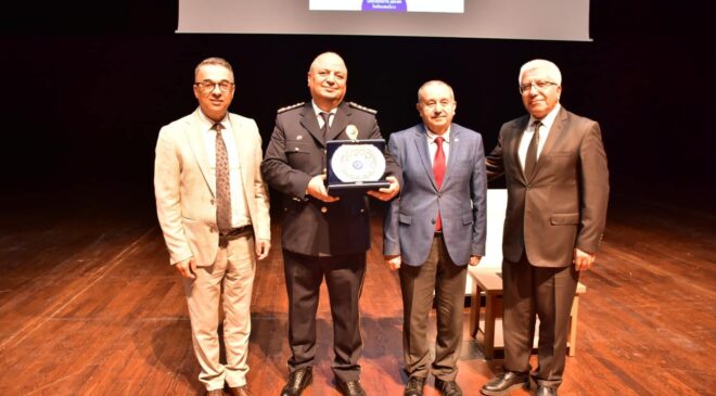 Uşak Üniversitesi’nde Kariyer Söyleşisi: Uşak İl Emniyet Müdürü Mehmet Ali Kolcu, Öğrencilerle Buluştu