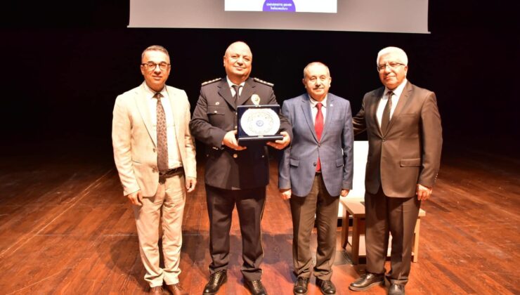 Uşak Üniversitesi’nde Kariyer Söyleşisi: Uşak İl Emniyet Müdürü Mehmet Ali Kolcu, Öğrencilerle Buluştu