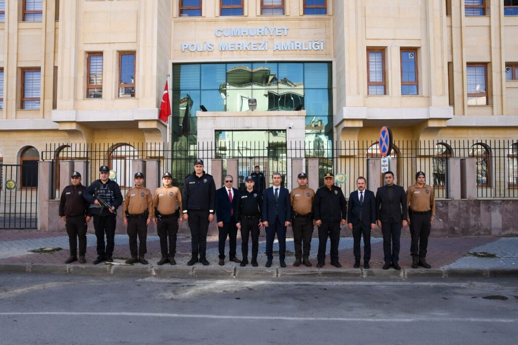 Uşak Valisi Dr. Naci Aktaş’tan Polis Merkezlerine İnceleme Ziyareti - 30aa7461 b4d5 405a 8577 6ca1ce5d2c8c 1