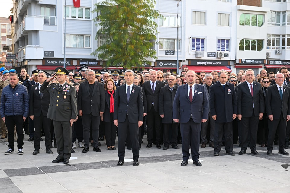 Atatürk’ün Ebediyete İrtihalinin 86. Yıldönümünde Düzenlenen Çelenk Sunma Töreni - 466110541 869449932025877 5642142830035562139 n