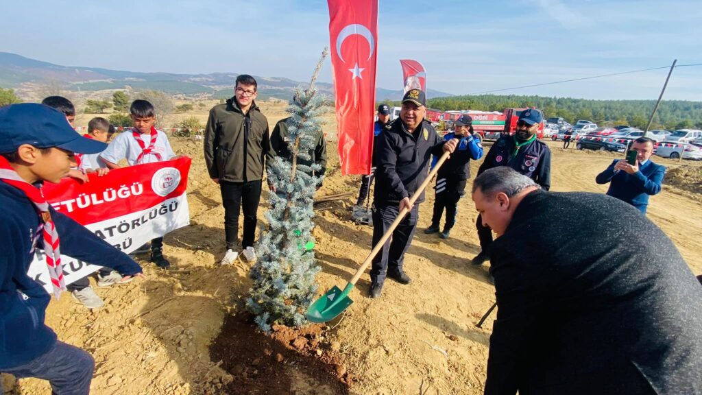 Uşak İl Emniyet Müdürü Mehmet Ali Kolcu, Milli Ağaçlandırma Günü Kapsamında Fidan Dikimi Etkinliğine Katıldı - 466729285 969532141869893 4581349339796618134 n