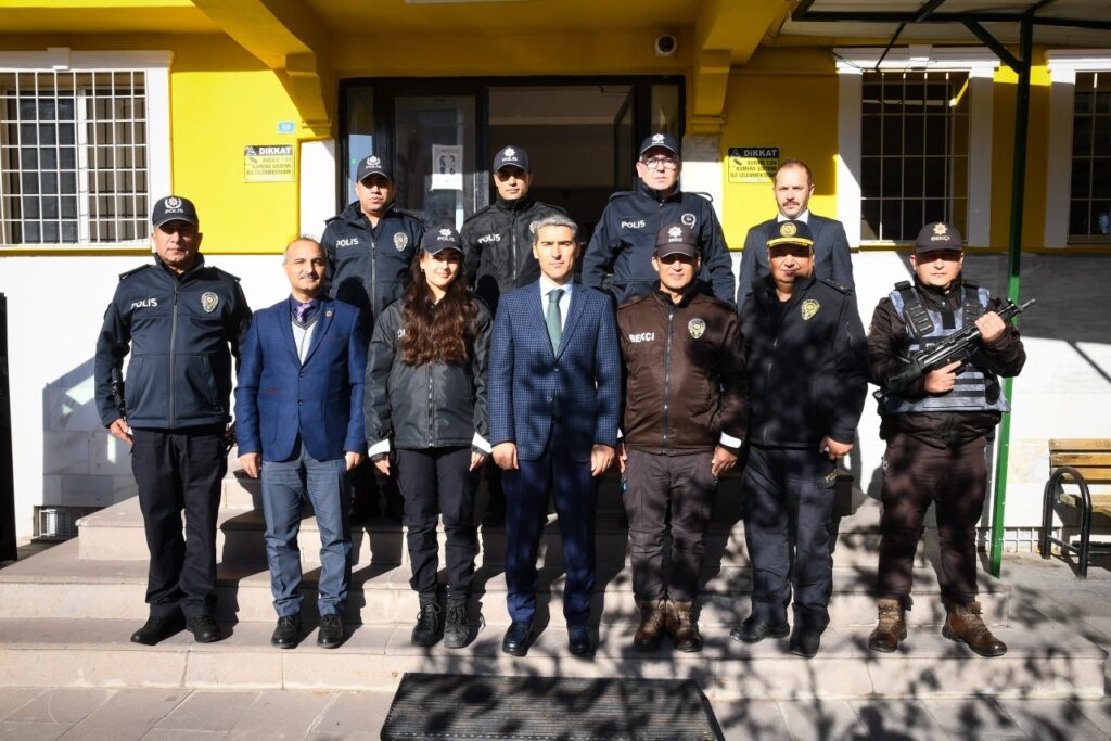 Uşak Valisi Dr. Naci Aktaş’tan Polis Merkezlerine İnceleme Ziyareti - 468669142 882283627409174 158299335987816633 n