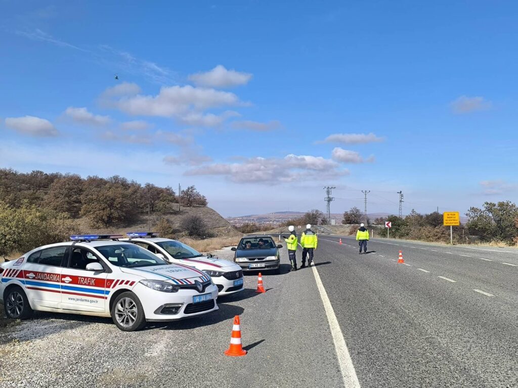 Cayrokopter İle Havadan Trafik Denetimi: Uşak İl Jandarma Komutanlığı’nın Trafik Güvenliği Adımı