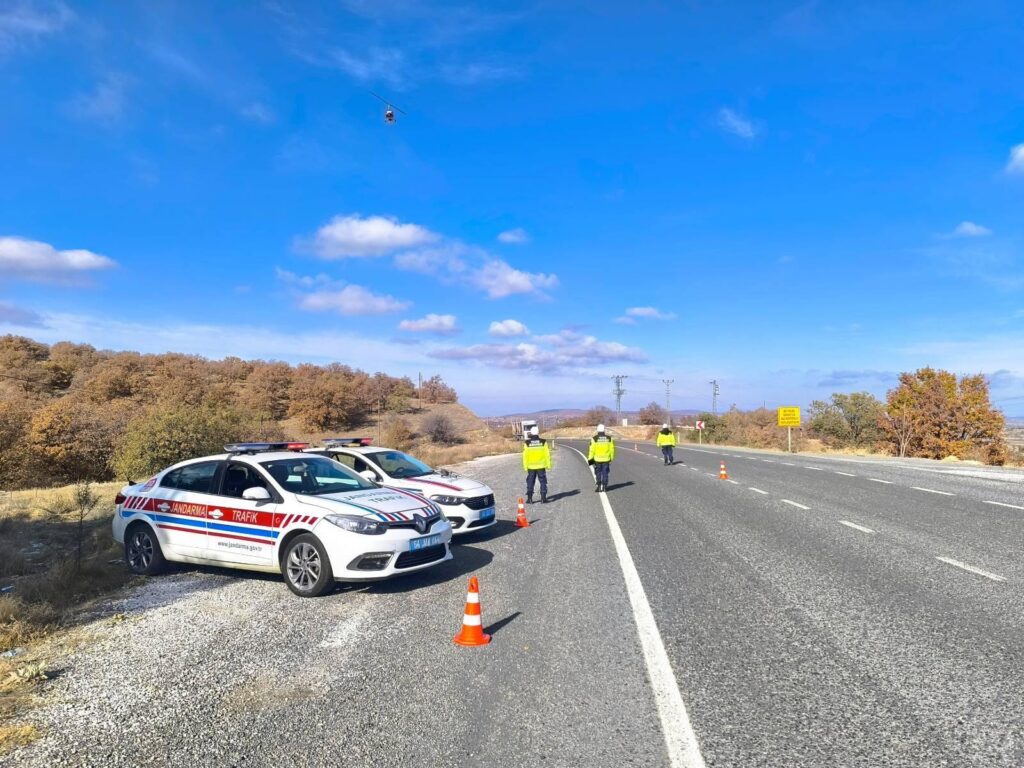 Cayrokopter İle Havadan Trafik Denetimi: Uşak İl Jandarma Komutanlığı’nın Trafik Güvenliği Adımı