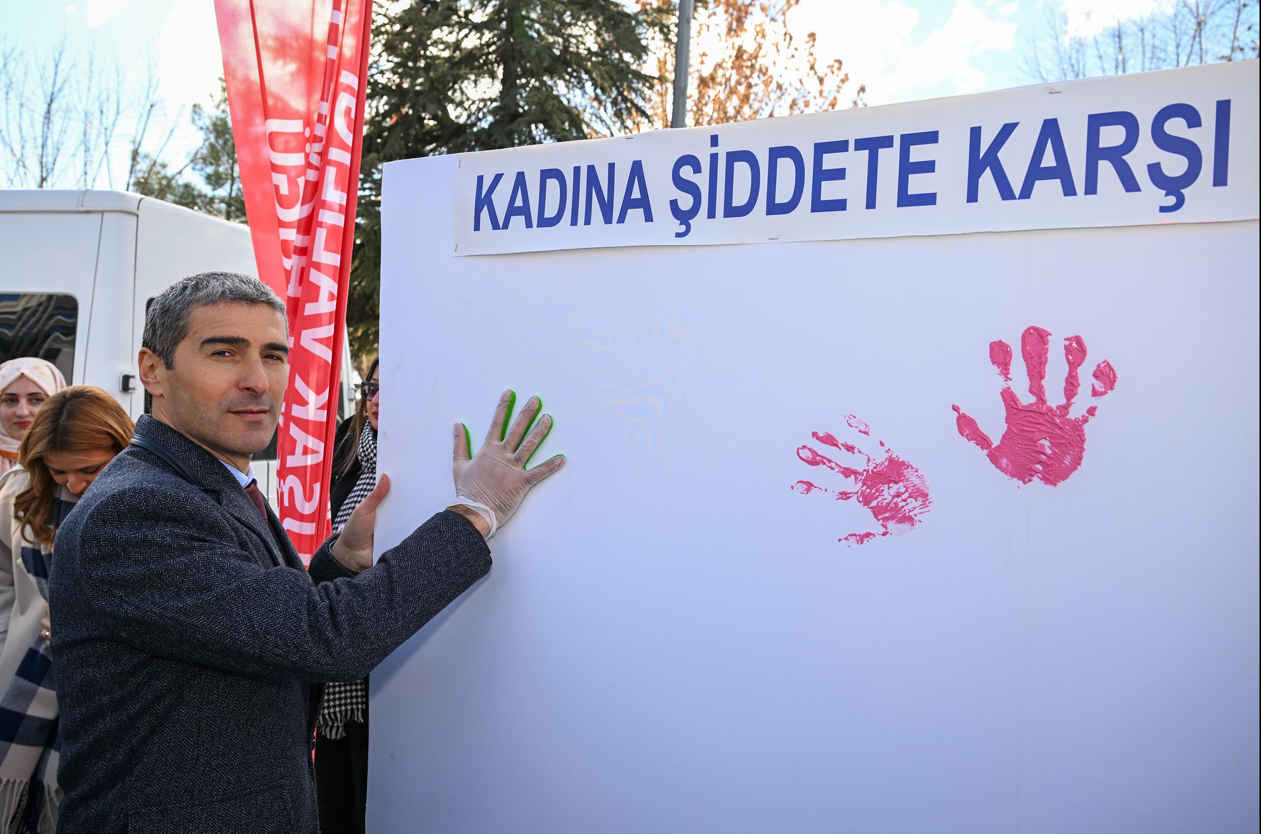 Kadına Yönelik Şiddete Karşı Farkındalık Yürüyüşü Düzenlendi