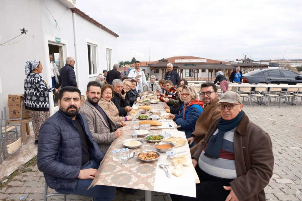 Uşak Milletvekili Op. Dr. Ali Karaoba’dan Anlamlı Ziyaret: Işık Çakır Sultan Cemevi'nde Mevlid Yemeğine Katılım - 468980290 8977326045622044 8077189675090254630 n