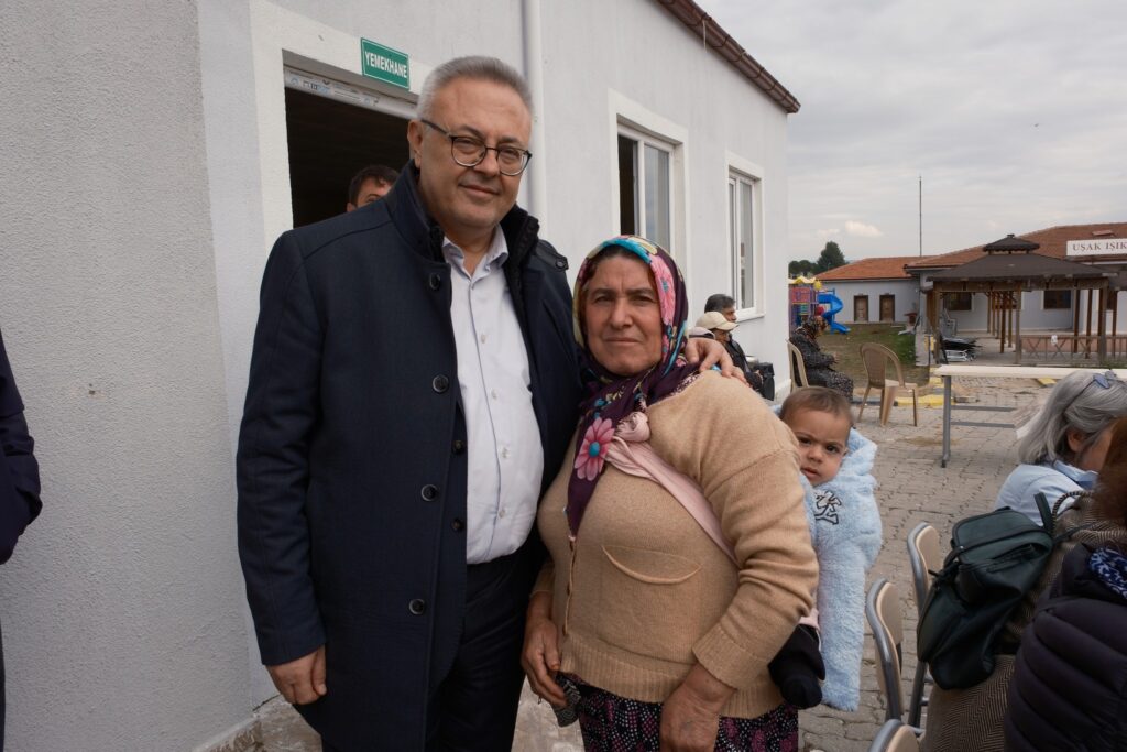 Uşak Milletvekili Op. Dr. Ali Karaoba’dan Anlamlı Ziyaret: Işık Çakır Sultan Cemevi'nde Mevlid Yemeğine Katılım - 469308606 8977324308955551 1726479191882336459 n