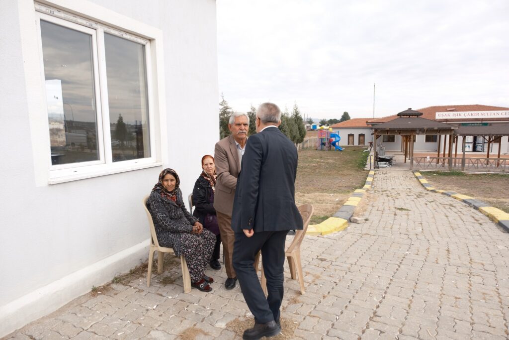 Uşak Milletvekili Op. Dr. Ali Karaoba’dan Anlamlı Ziyaret: Işık Çakır Sultan Cemevi'nde Mevlid Yemeğine Katılım - 469355868 8977324155622233 2148802615455441869 n