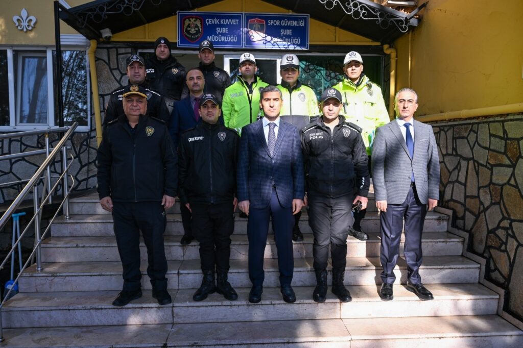 Uşak Valisi Dr. Naci Aktaş, Çevik Kuvvet ve Bölge Trafik Şube Müdürlüklerini Ziyaret Etti - 471166892 896318986005638 3120881958357266711 n