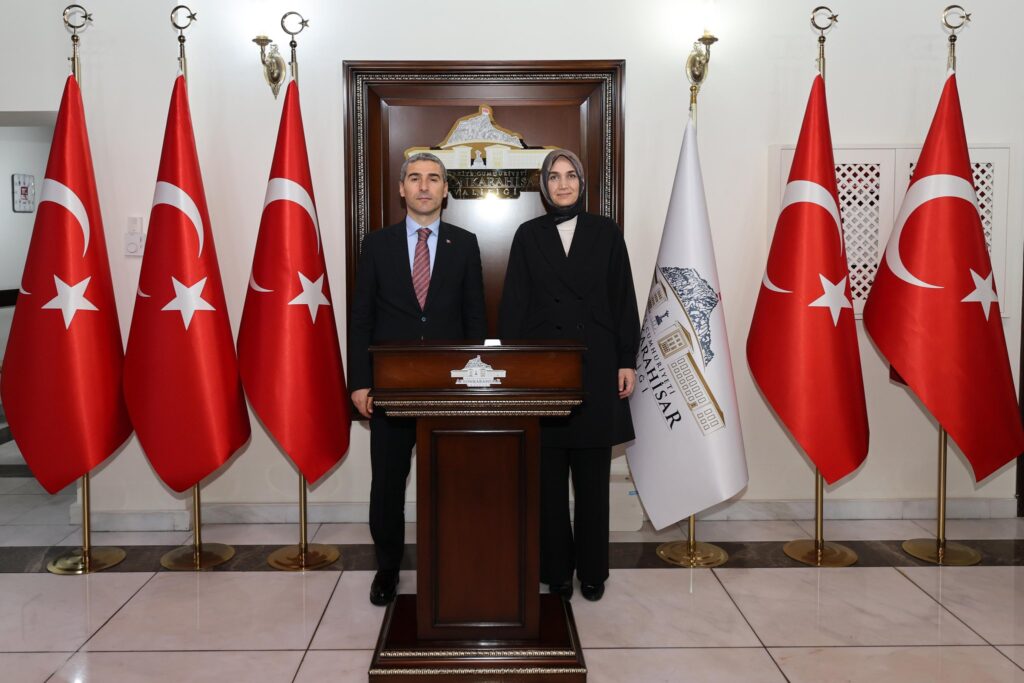 Uşak Valisi Dr. Naci Aktaş ve Konya Valisi İbrahim Akın’dan Afyonkarahisar Valisi Doç. Dr. Kübra Güran Yiğitbaşı’na İade-i Ziyaret - GfqGO1hXEAA40 9